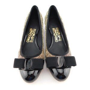 Unworn FERRAGAMO Vara Logo Black Bow Quilted Gold Shimmer Block Heel Pumps 5